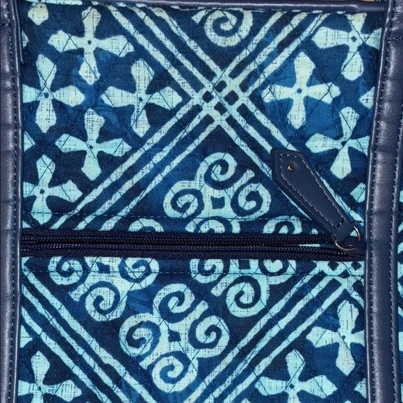 Vera Bradley Argyle Diamond Navy and Light Blue Tote Bag Purse - Picture 5 of 6